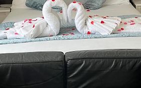 The Crown Bar & Guesthouse